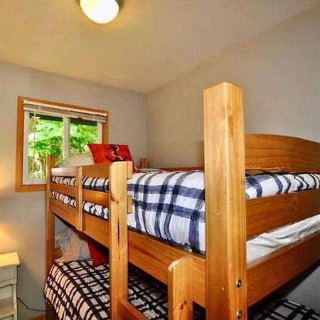 Muskoka Manor Villa Dwight Bagian luar foto