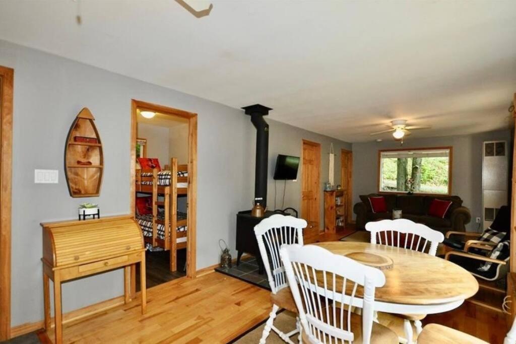 Muskoka Manor Villa Dwight Bagian luar foto