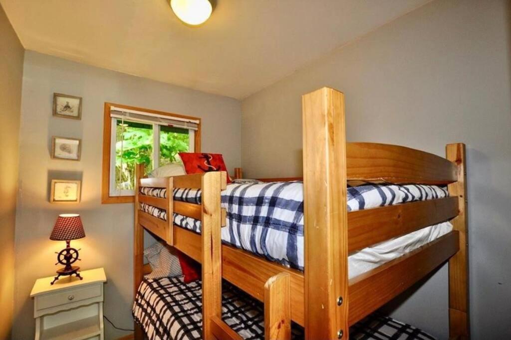 Muskoka Manor Villa Dwight Bagian luar foto