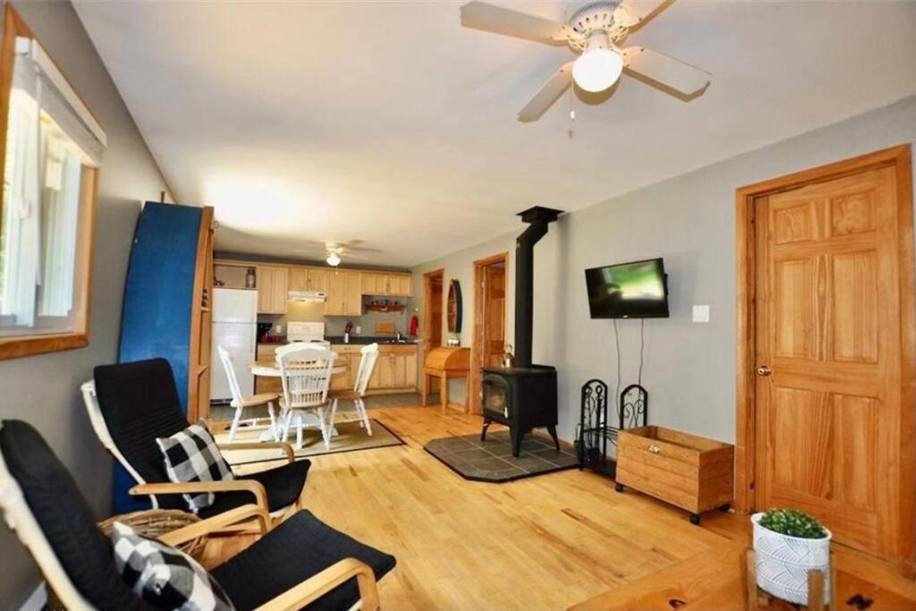 Muskoka Manor Villa Dwight Bagian luar foto